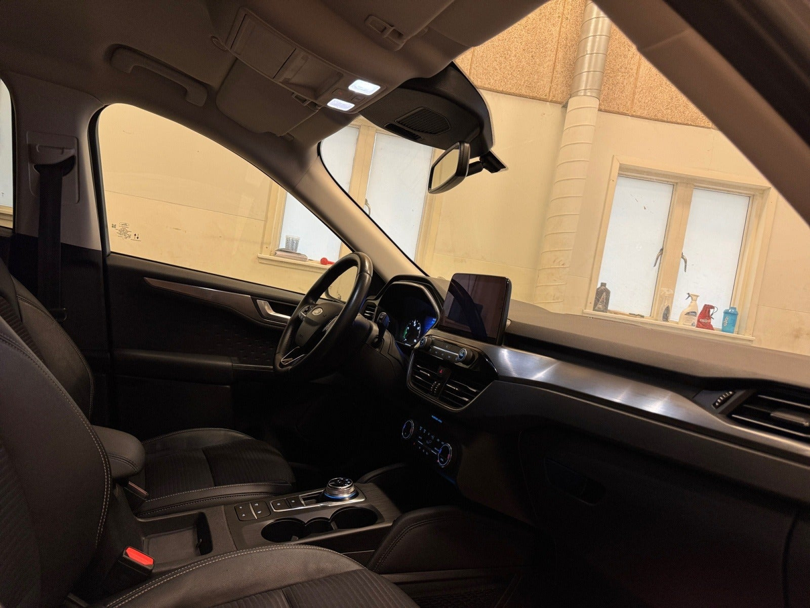 Grå Ford Kuga fra 2020