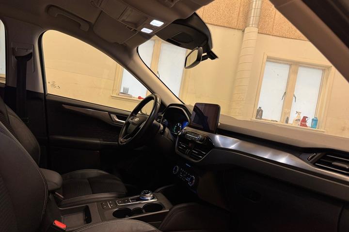 Grå Ford Kuga fra 2020