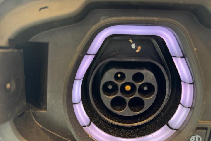 Grå Ford Kuga fra 2020
