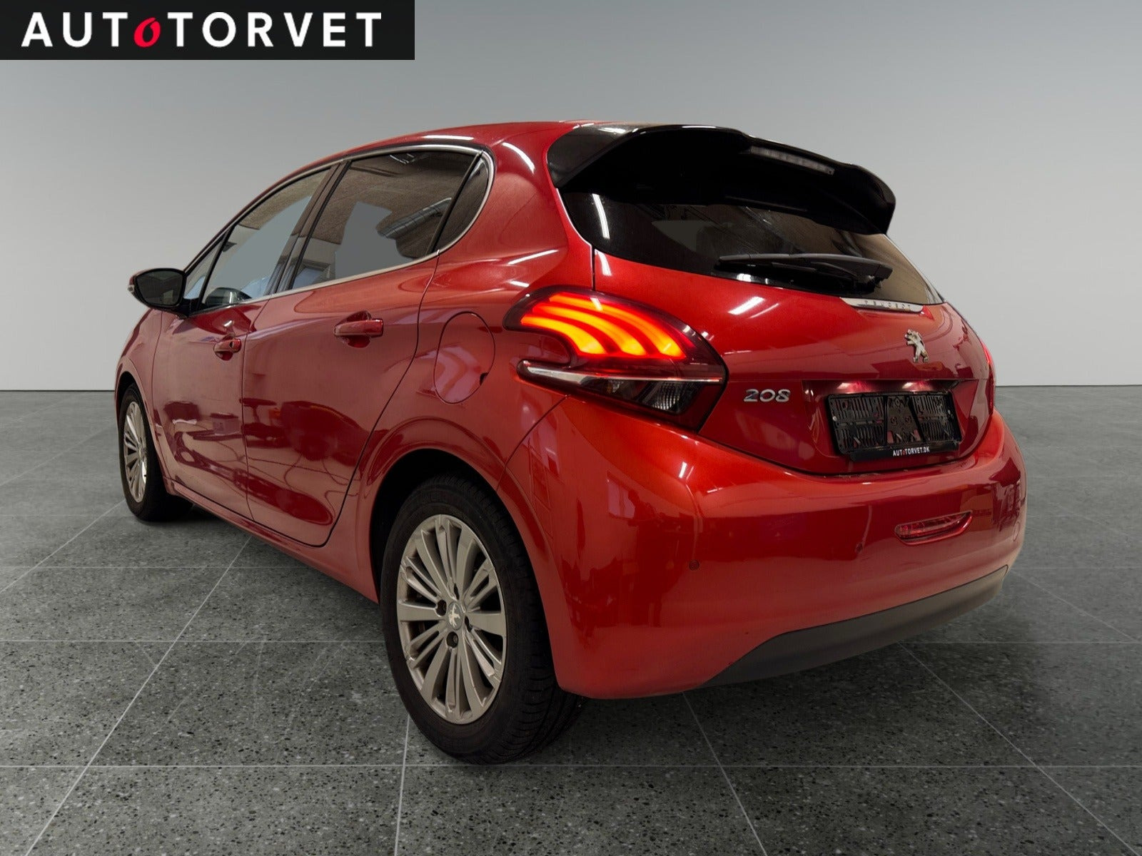 Rød Peugeot 208 fra 2019