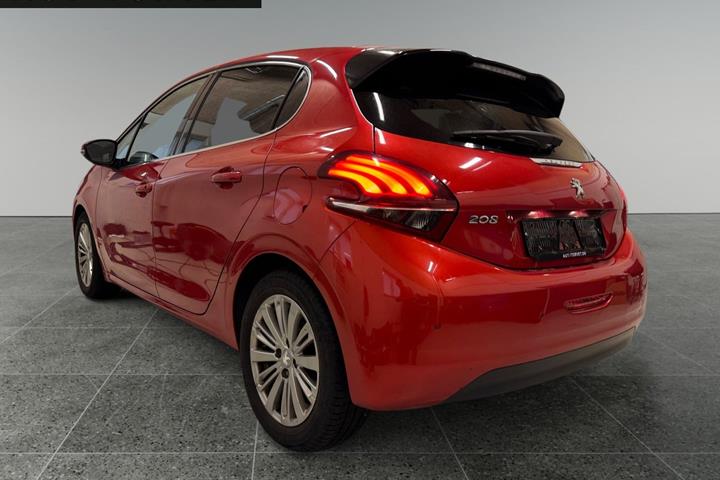 Rød Peugeot 208 fra 2019