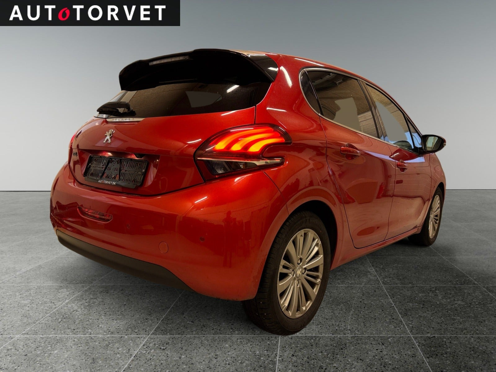 Rød Peugeot 208 fra 2019