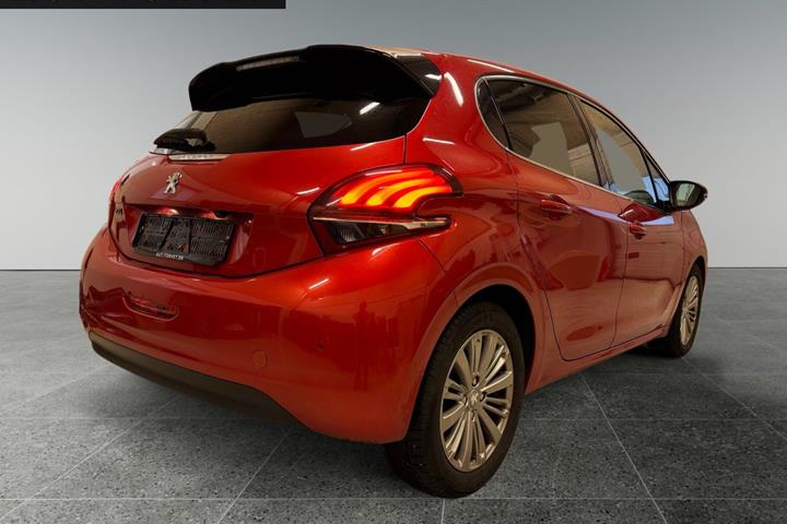 Rød Peugeot 208 fra 2019