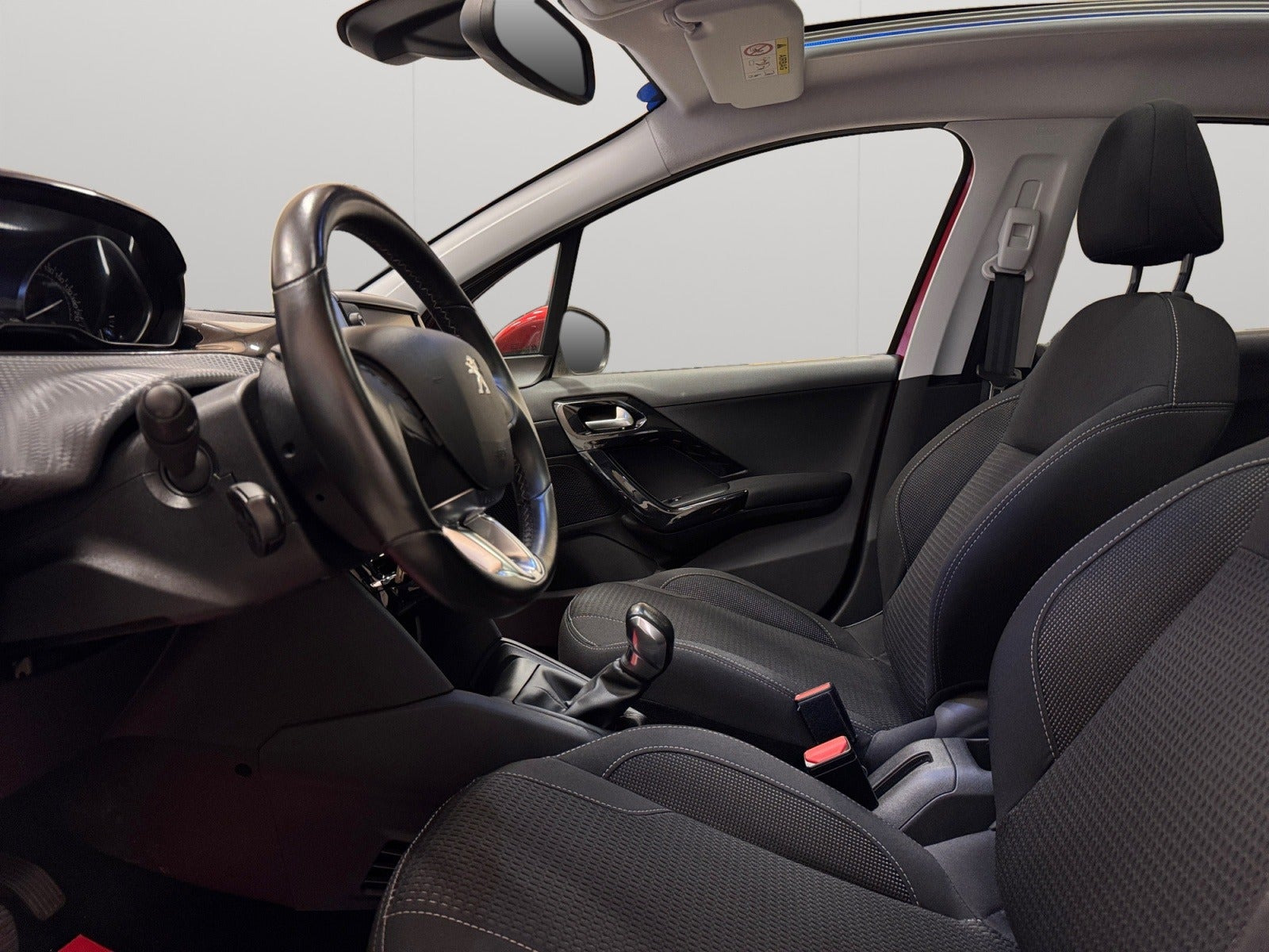 Rød Peugeot 208 fra 2019