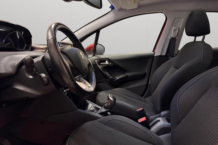 Rød Peugeot 208 fra 2019