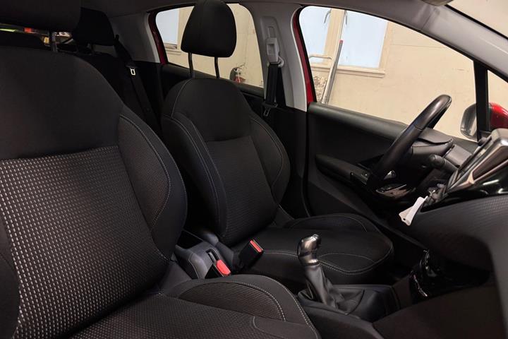 Rød Peugeot 208 fra 2019