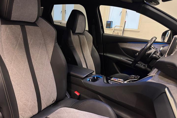 Sort Peugeot 3008 fra 2020