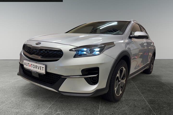 Sølv Kia XCeed fra 2020 set udefra