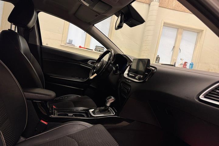 Sølv Kia XCeed fra 2020