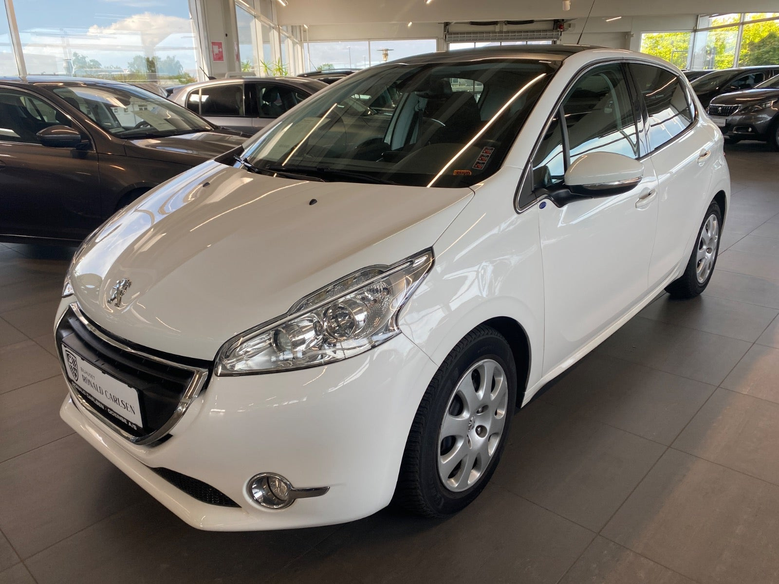 Peugeot 208 1,2 VTi Allure Sky