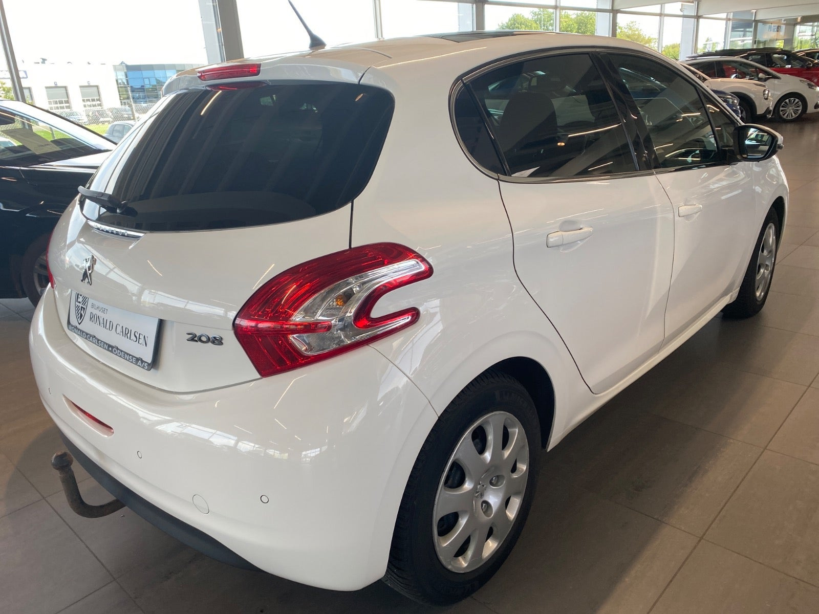 Hvid Peugeot 208 fra 2014
