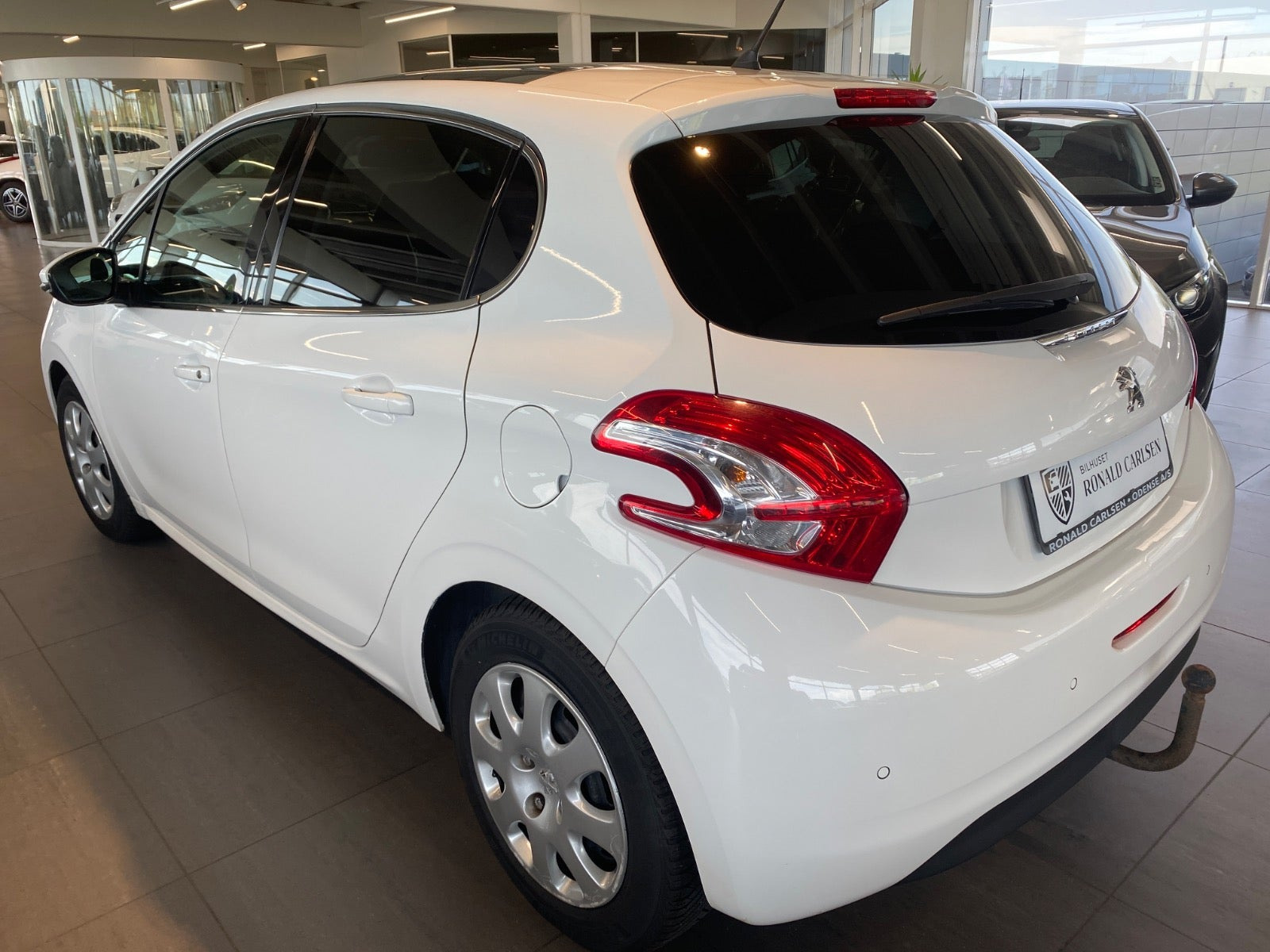 Hvid Peugeot 208 fra 2014