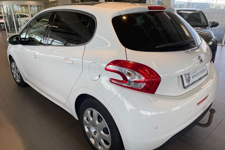 Hvid Peugeot 208 fra 2014