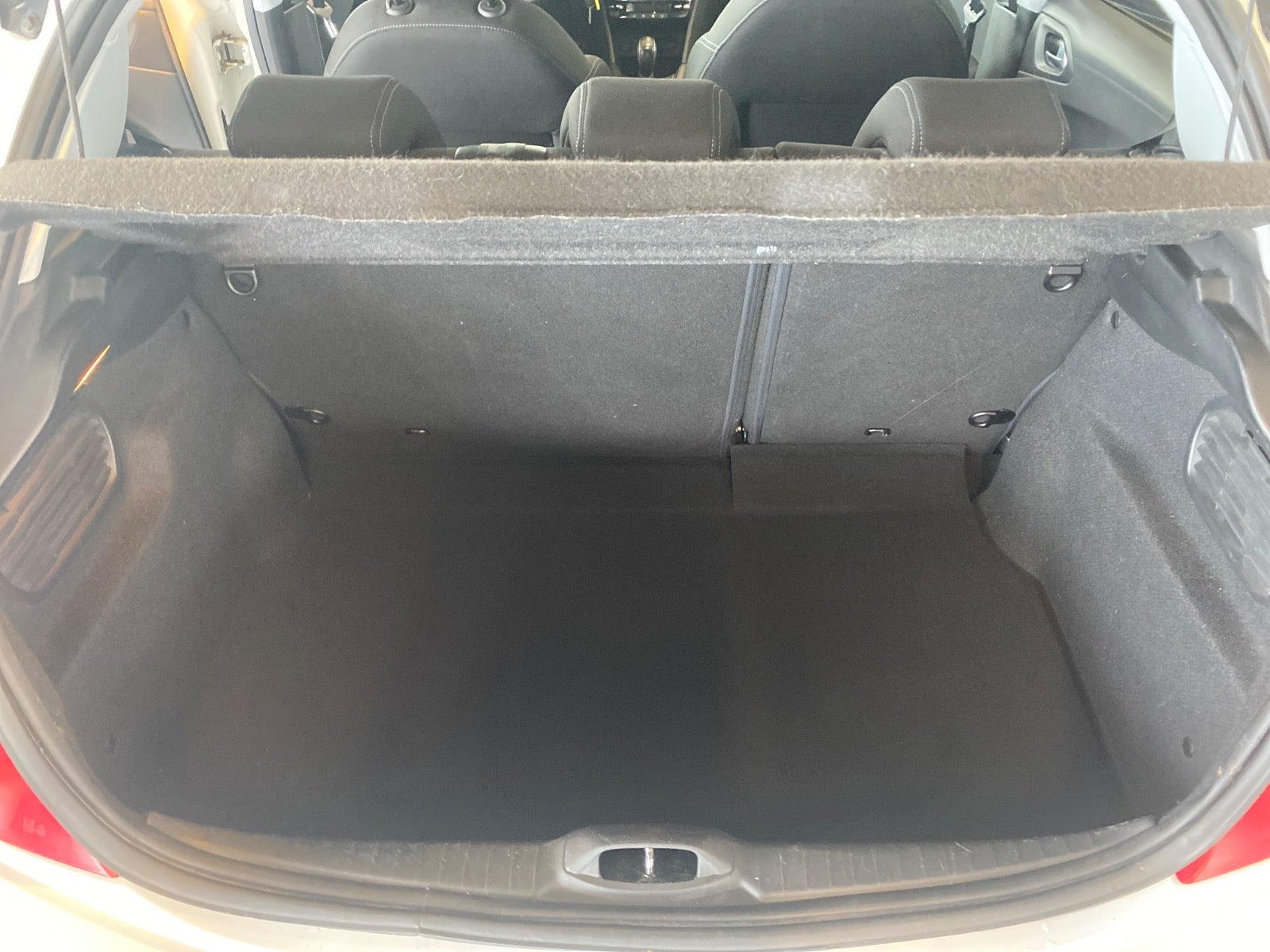 Hvid Peugeot 208 fra 2014