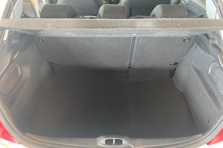 Hvid Peugeot 208 fra 2014