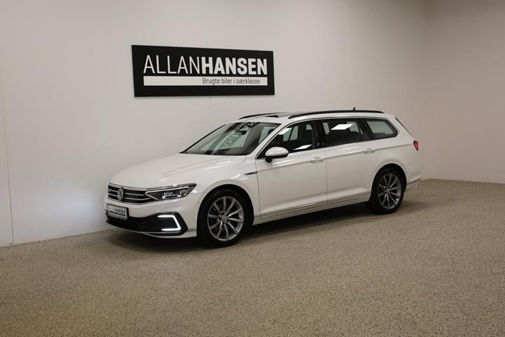 Hvid VW Passat fra 2020