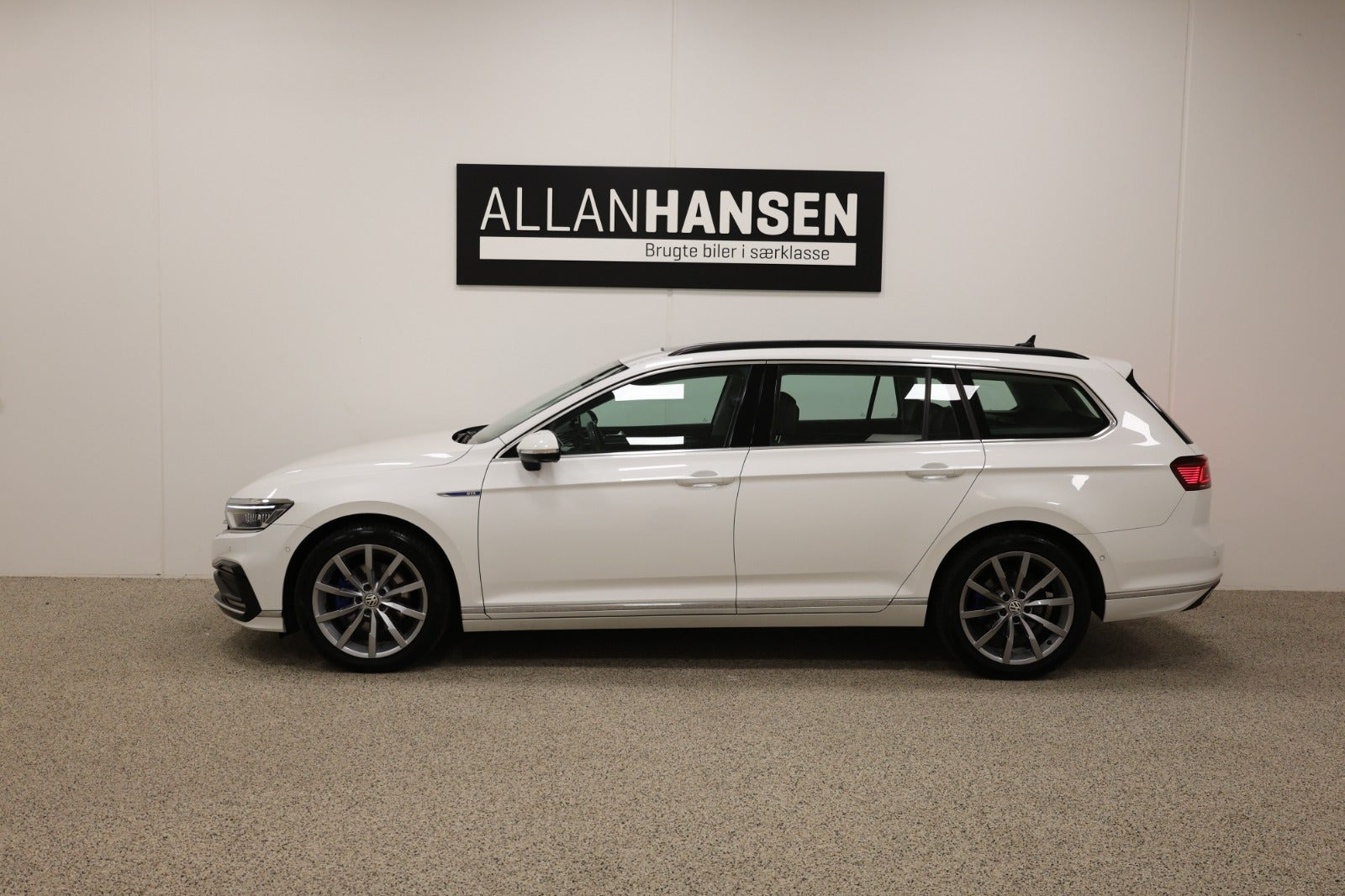 Hvid VW Passat fra 2020