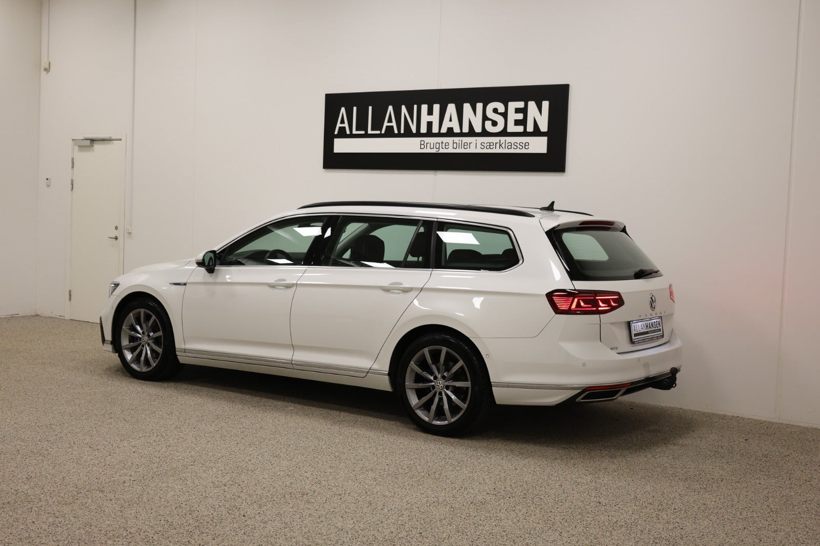Hvid VW Passat fra 2020
