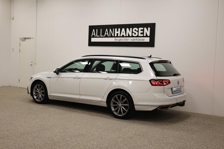 Hvid VW Passat fra 2020