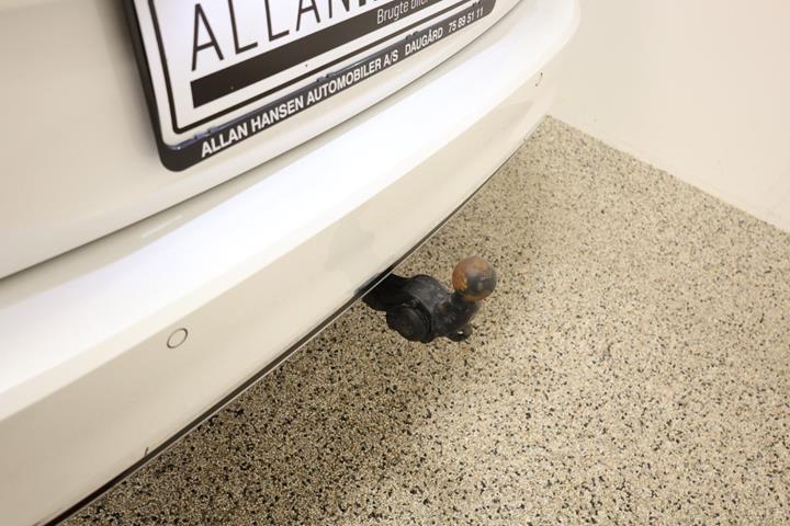 Hvid VW Passat fra 2020