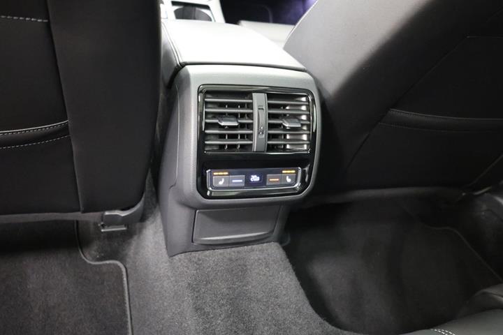 Hvid VW Passat fra 2020