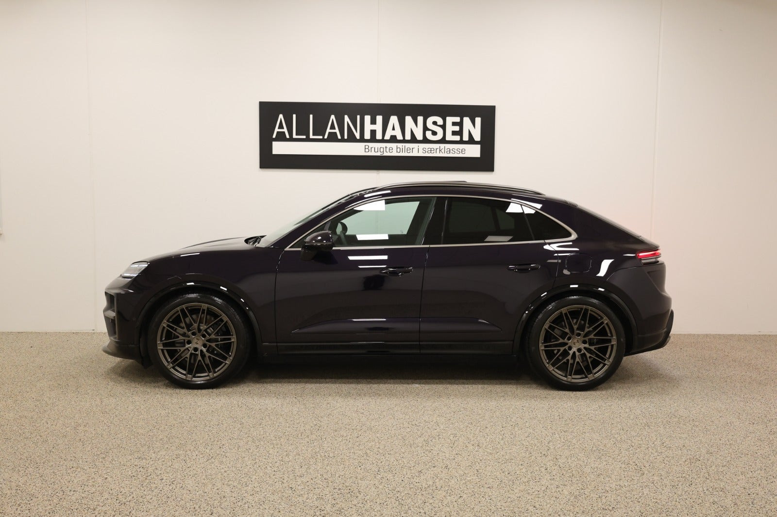 Lilla Porsche Macan Turbo fra 2025
