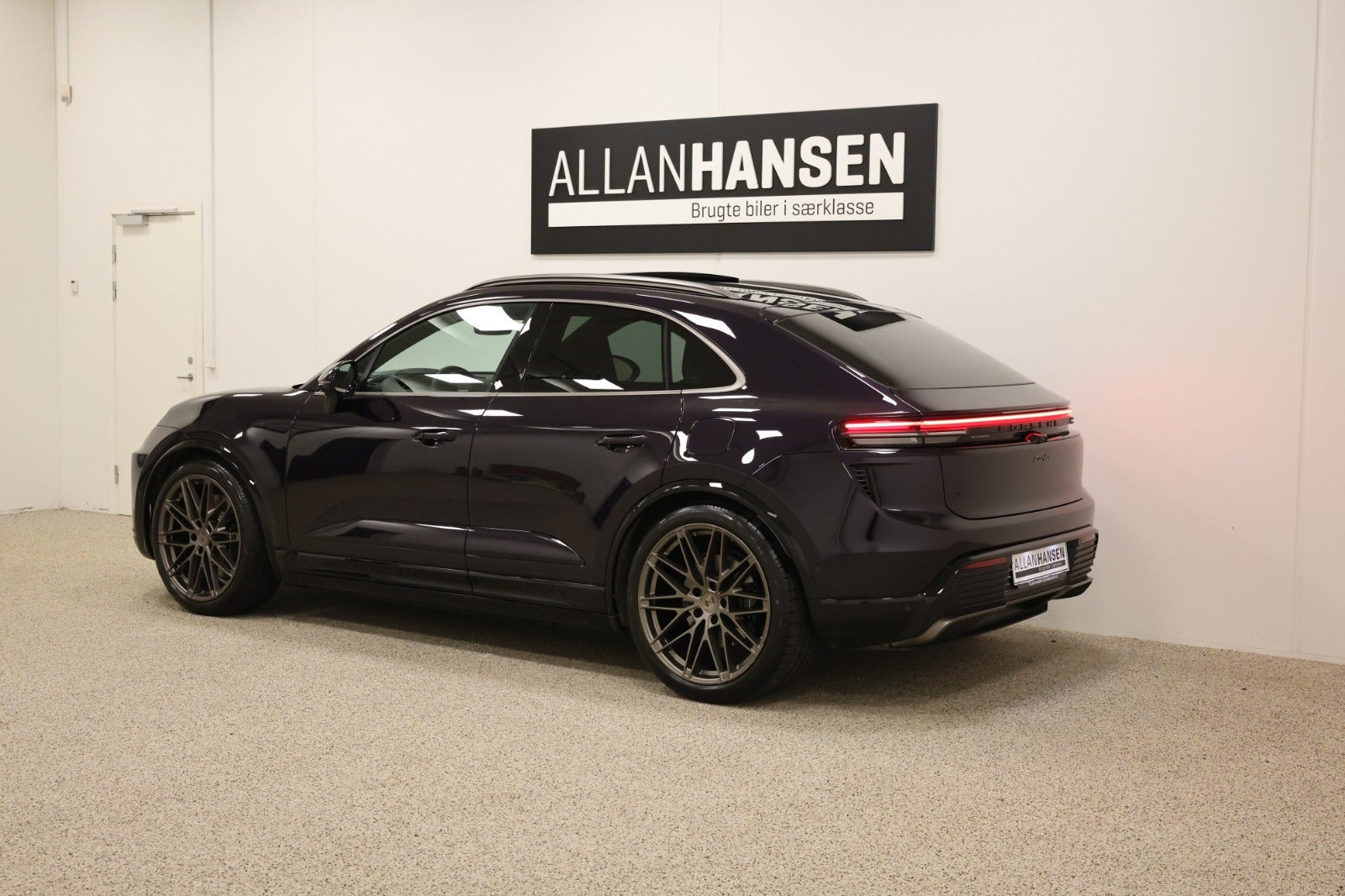 Lilla Porsche Macan Turbo fra 2025