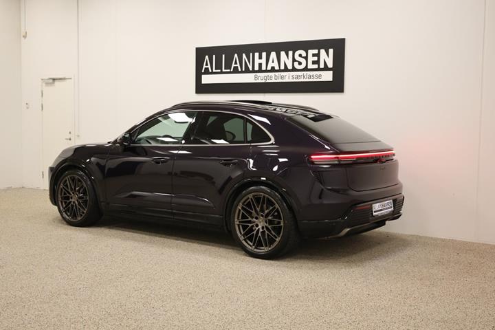 Lilla Porsche Macan Turbo fra 2025