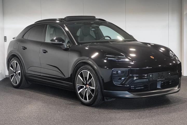 undefined Porsche Macan 4 fra 2025