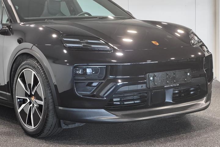 undefined Porsche Macan 4 fra 2025