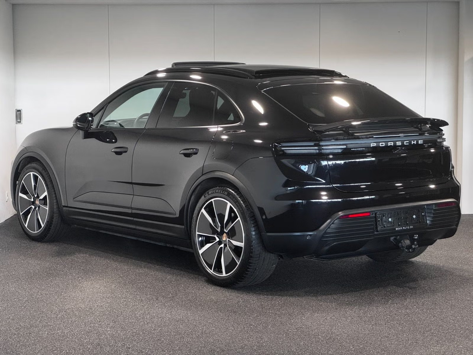 undefined Porsche Macan 4 fra 2025