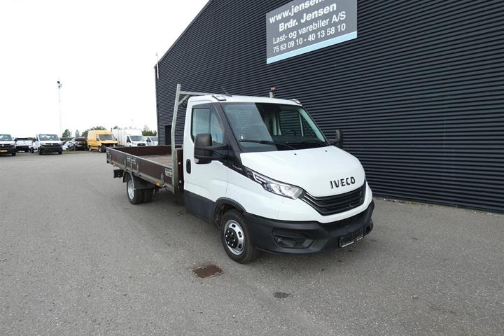 Hvid Iveco Daily fra 2023