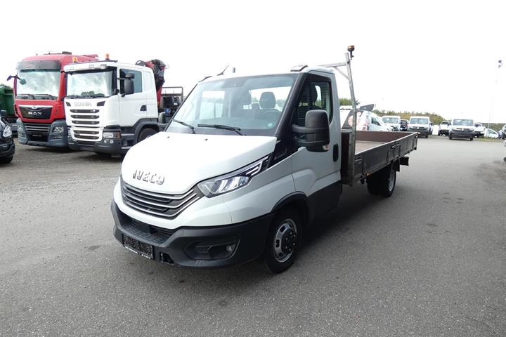 Hvid Iveco Daily fra 2023
