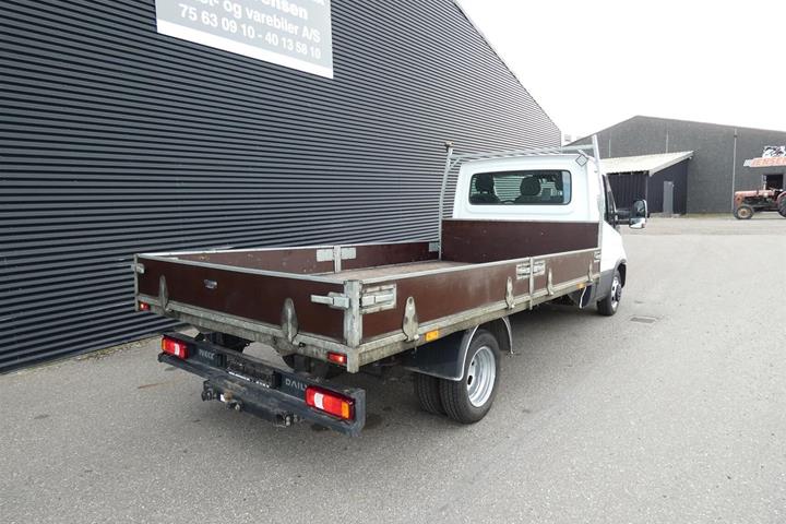 Hvid Iveco Daily fra 2023