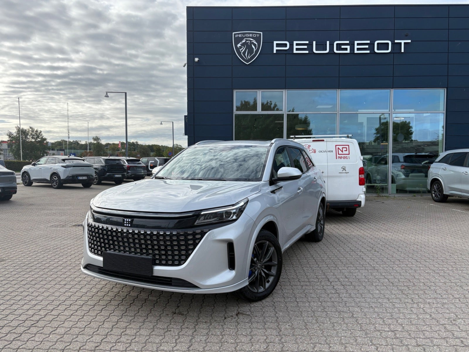 Navor E5 1,5 PHEV Rock