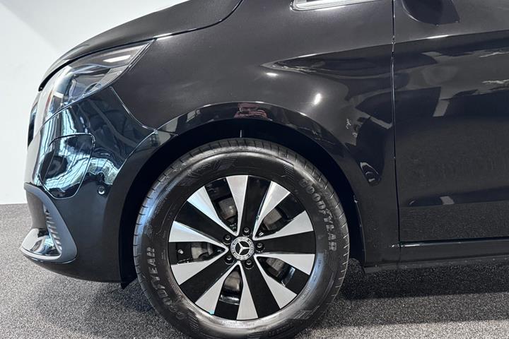 Sort Mercedes EQV300 fra 2024