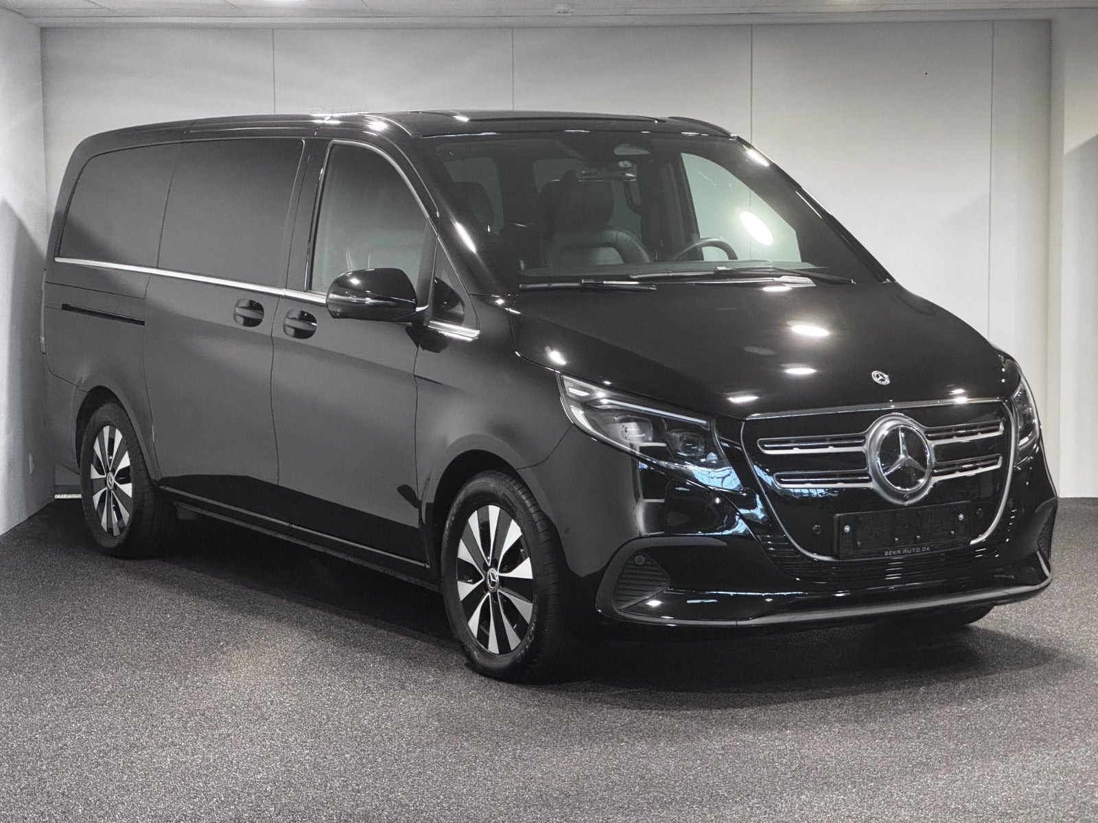 Sort Mercedes EQV300 fra 2024