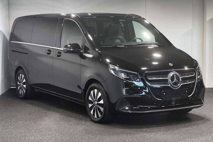 Sort Mercedes EQV300 fra 2024