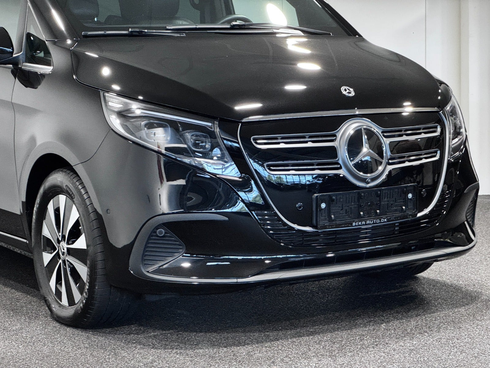 Sort Mercedes EQV300 fra 2024
