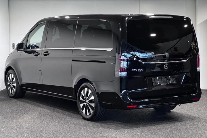Sort Mercedes EQV300 fra 2024