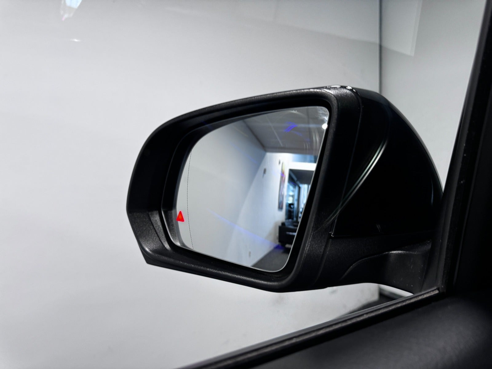 Sort Mercedes EQV300 fra 2024