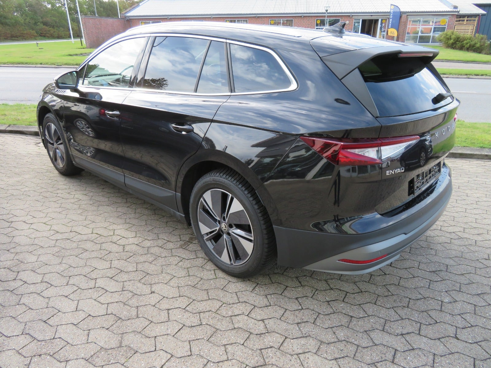 Sort Skoda Enyaq fra 2025