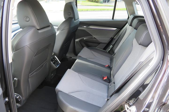 Sort Skoda Enyaq fra 2025