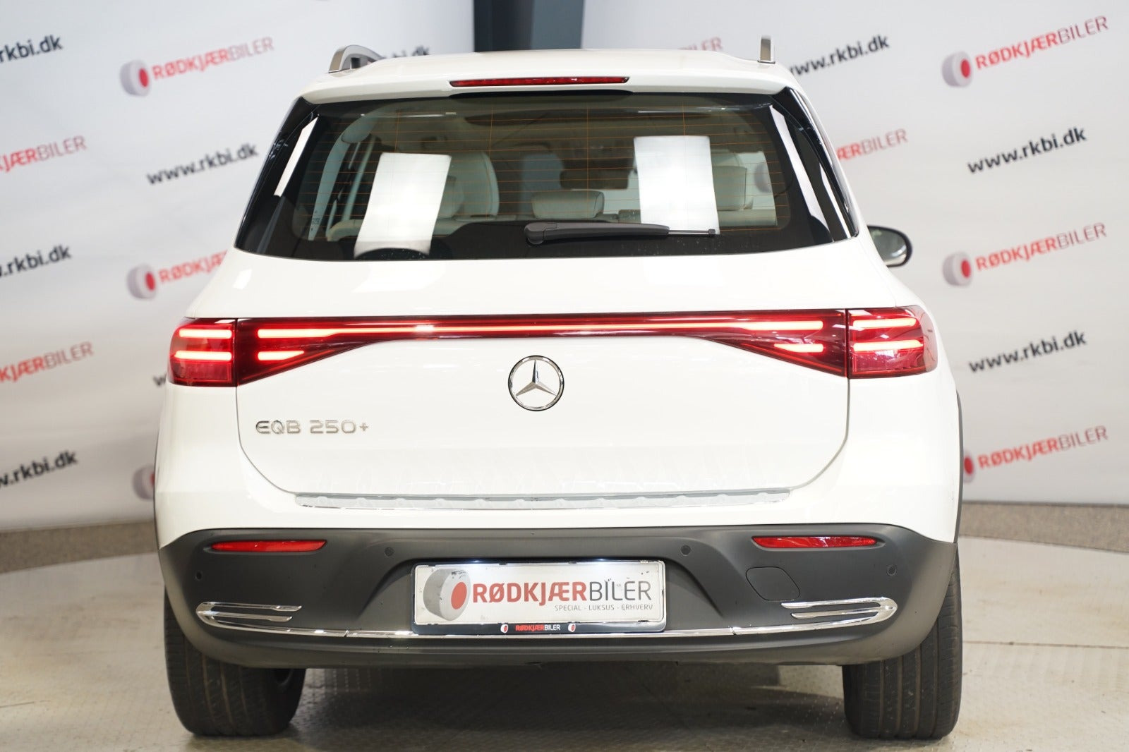 Hvid Mercedes EQB250+ fra 2025