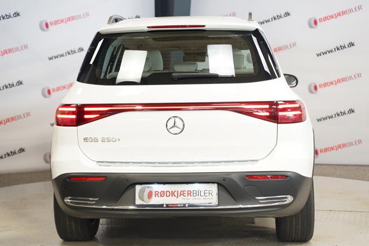 Hvid Mercedes EQB250+ fra 2025