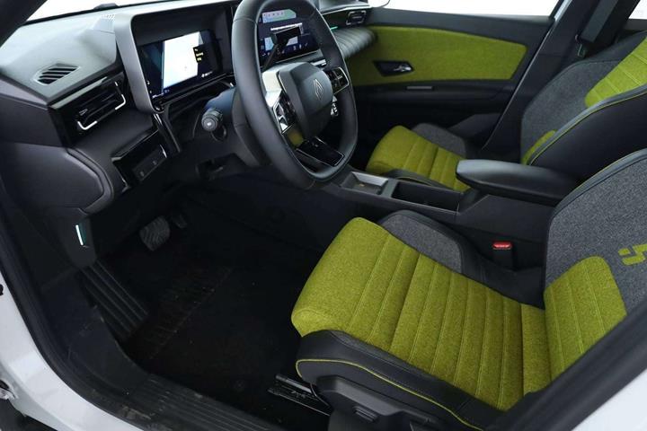 Hvid Renault 5 E-Tech fra 2025