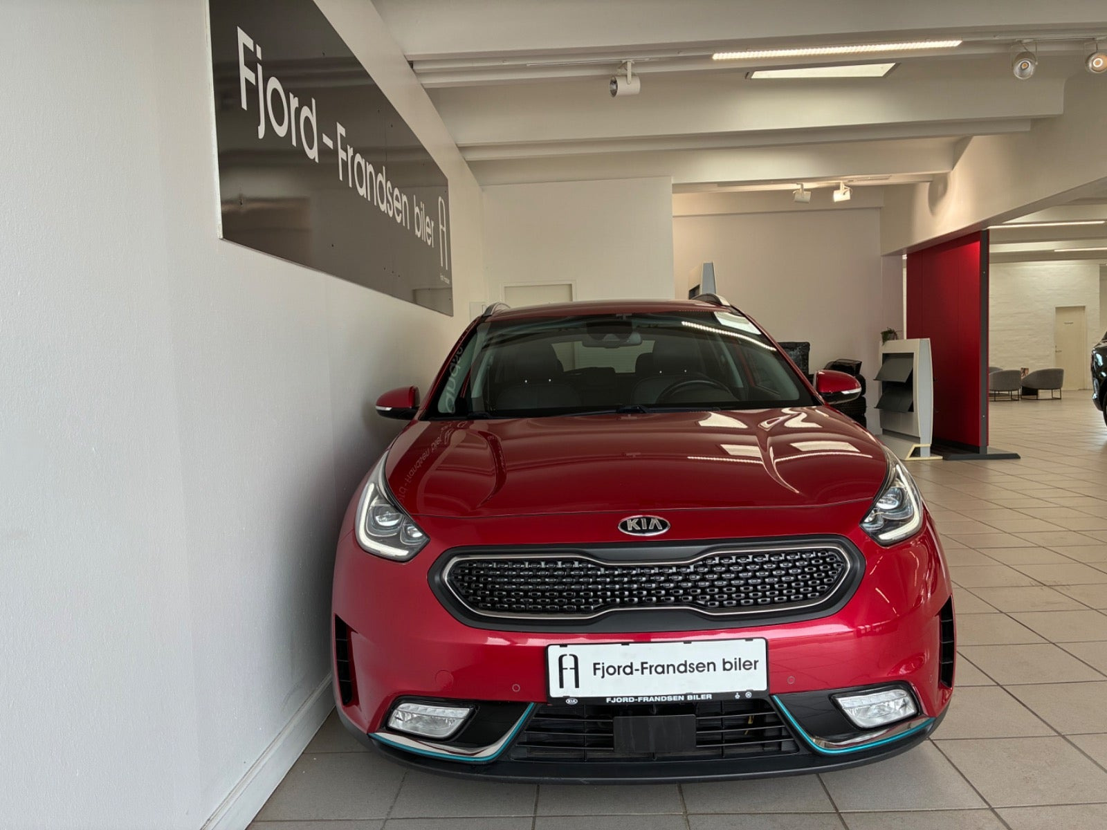 Rød Kia Niro fra 2019