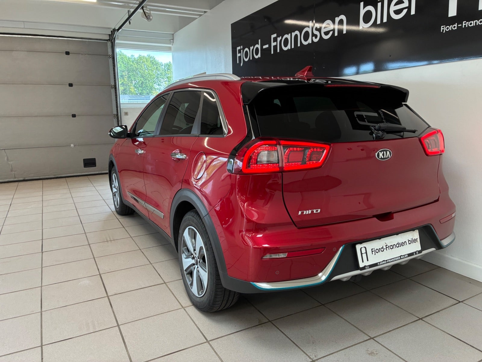 Rød Kia Niro fra 2019