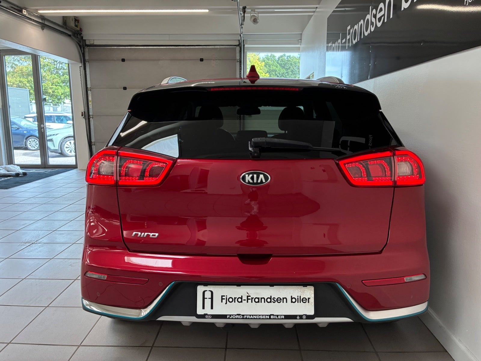 Rød Kia Niro fra 2019