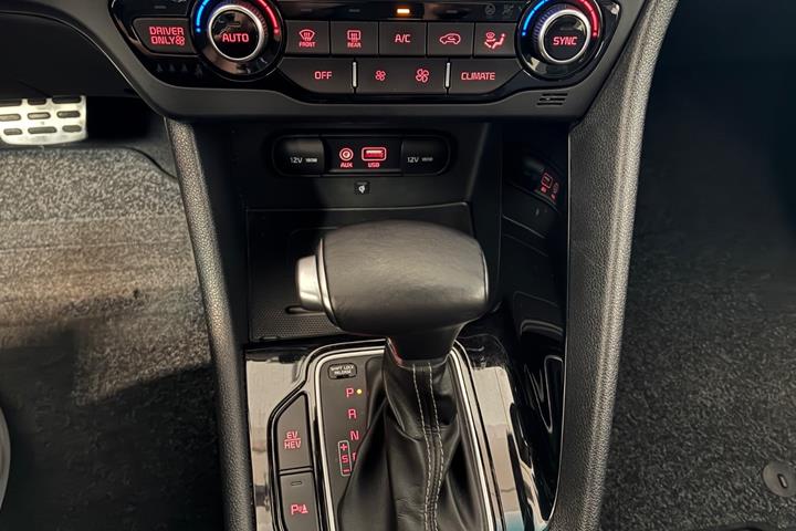 Rød Kia Niro fra 2019